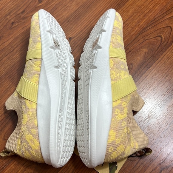 Waco Shoe Co. Yellow & Beige Floral Karma Stretch Pull On Sneaker NWT Sz 7.5 D - Picture 6 of 11